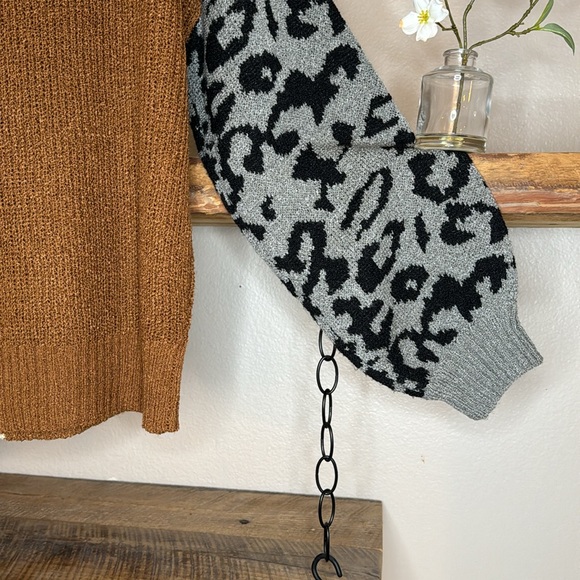 Charcoal Animal Print V-Neck Colorblock Knit Sweater, wore once, size L - Picture 12 of 15